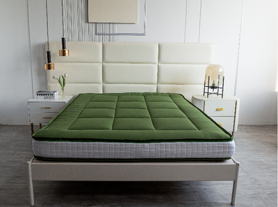 How do different mattress types, such as memory foam and innerspring, affect sleep quality?