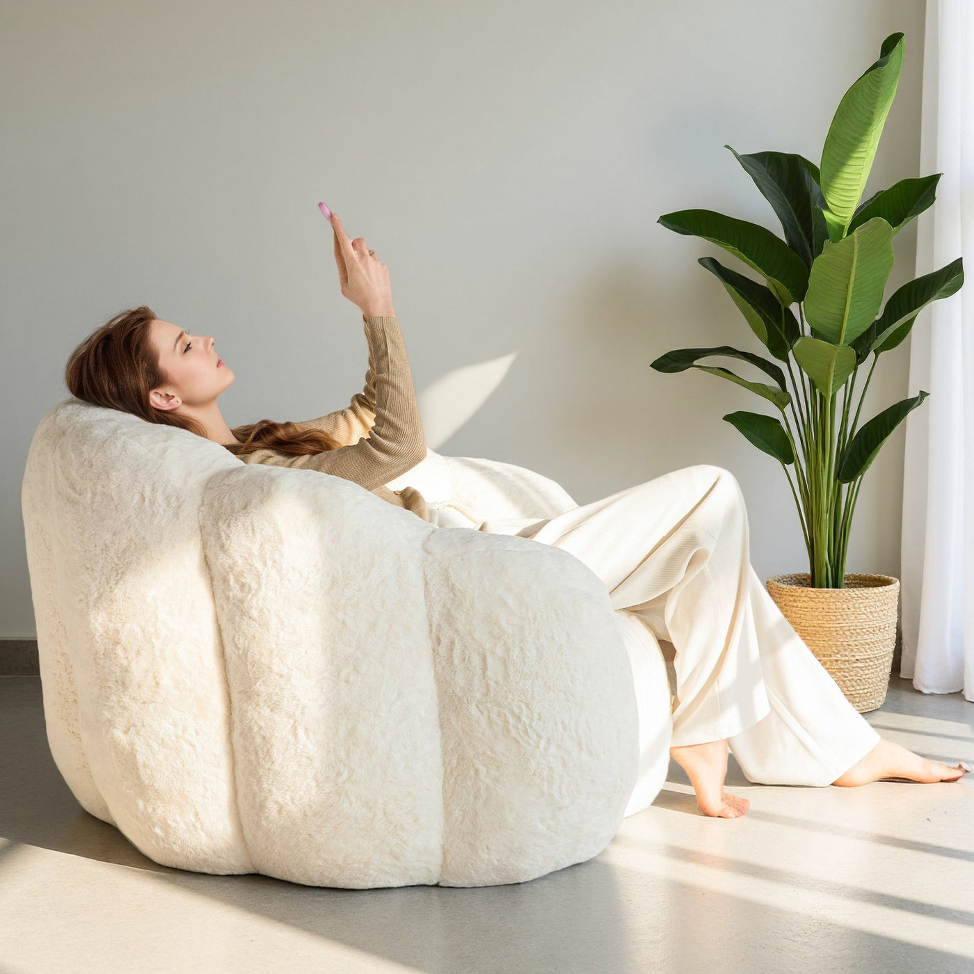 MAXYOYO Bean Bag Chair, Floral Shape Ultra Soft Faux Fur Petal Back Sofa for Adults, Single Size (Beige)